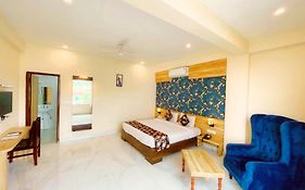 Hotel The Celebration By Amod Best Hotel & Rooftop